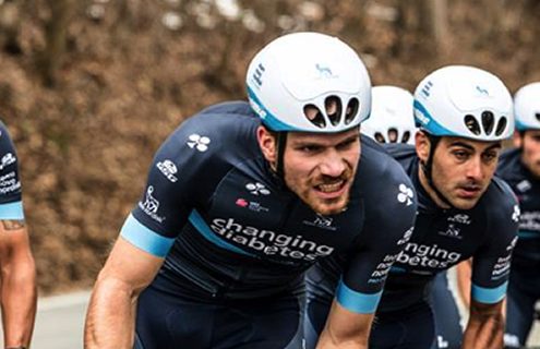 Il Team Novo Nordisk alla Milano-Sanremo: il capoluogo meneghino prende vita per la partenza della corsa.