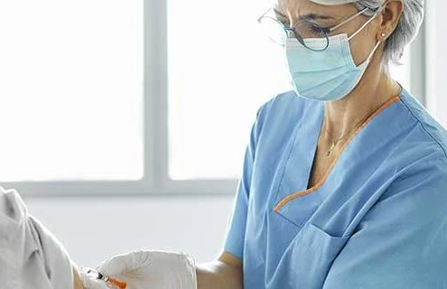 Diabete.com - Via libera alla 3° dose di vaccino anti_SARS-CoV2 per gli over 60 e i pazienti fragili, compresi i diabetici